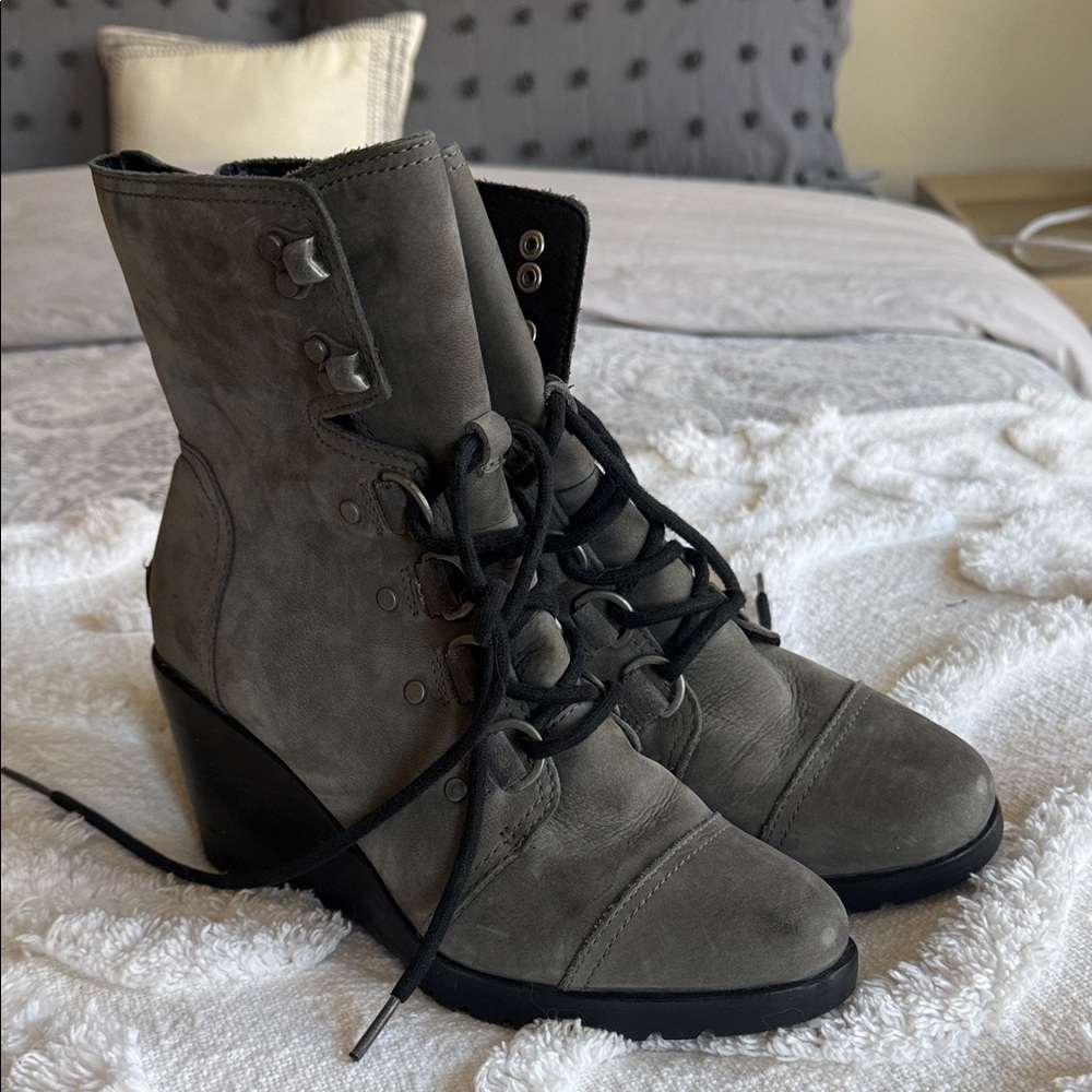 Sorel Dark Gray Lace-Up Women's Boots